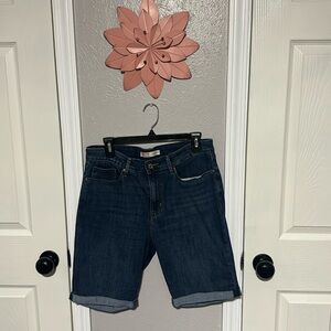 Signature Levi Strauss denim bermuda shorts size 10/30 waist, inseam 9”